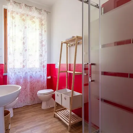 For 6 People In A Natural Area - Residential Hillside Neighborhood In - 15 Minutes From The Train Station - Val Di Vara And Cinque Terre Hiking Trails Appartamento La Spezia