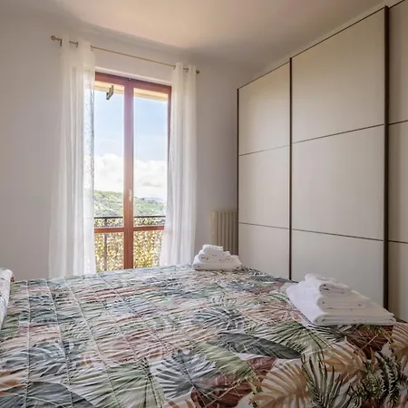 For 6 People In A Natural Area - Residential Hillside Neighborhood In - 15 Minutes From The Train Station - Val Di Vara And Cinque Terre Hiking Trails Appartamento La Spezia