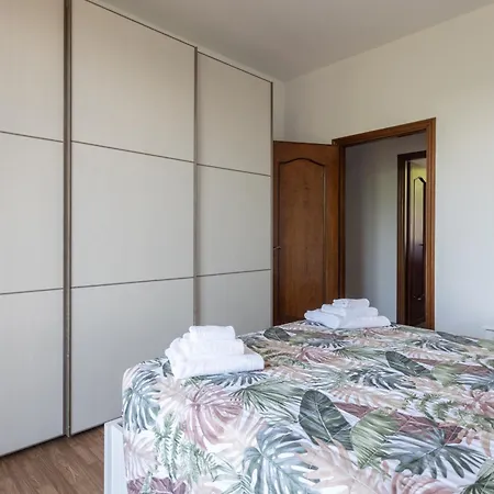 For 6 People In A Natural Area - Residential Hillside Neighborhood In - 15 Minutes From The Train Station - Val Di Vara And Cinque Terre Hiking Trails Appartamento La Spezia